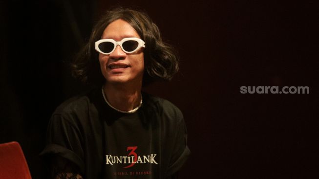 Pemeran dalam film Kuntilanak 3, Aming Supriatna Sugandhi alias Aming ditemui saat acara konferensi pers film terbarunya di Epicentrum Walk, Jakarta, Kamis (21/4/2022). [Azarphesha.com/Angga Budhiyanto]