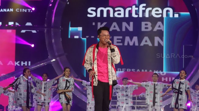 Penyanyi Rizky Febian meramaikan konser bertajuk "Smartfren WOW Concert 2019" di Istora Senayan, Jakarta, Jumat (20/9/2019) [Azarphesha.com/Angga Budhiyanto]  