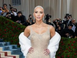 Profil Kim Kardashian yang Mengenakan Gaun Marilyn Monroe di Met Gala 2022